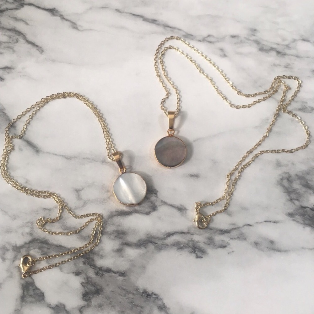 Estrella & Luna | Dainty 14K Gold Pearl Necklace - Picture 2 of 5